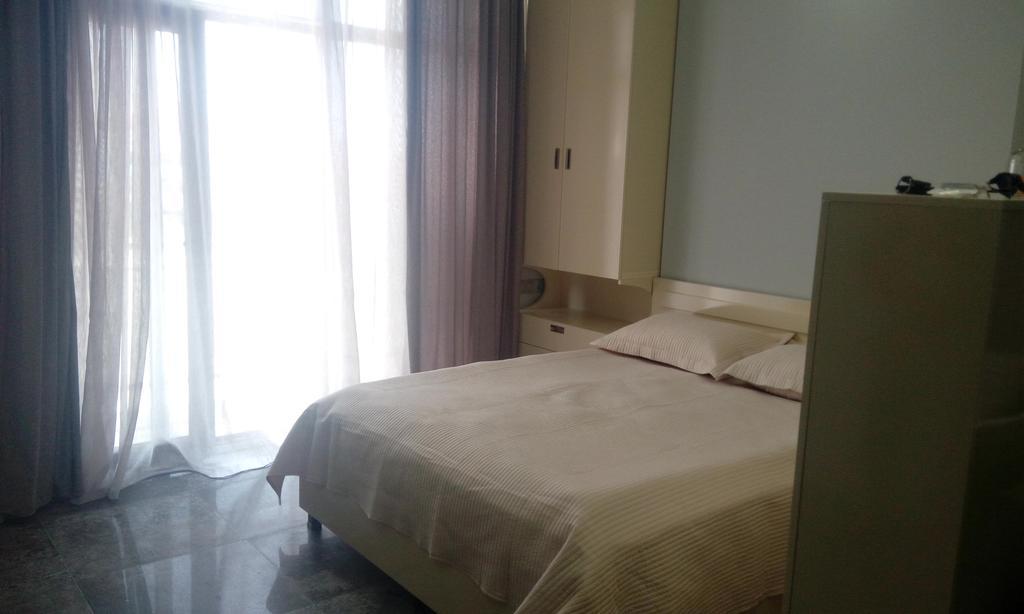 Apartament Gia バトゥーミ エクステリア 写真