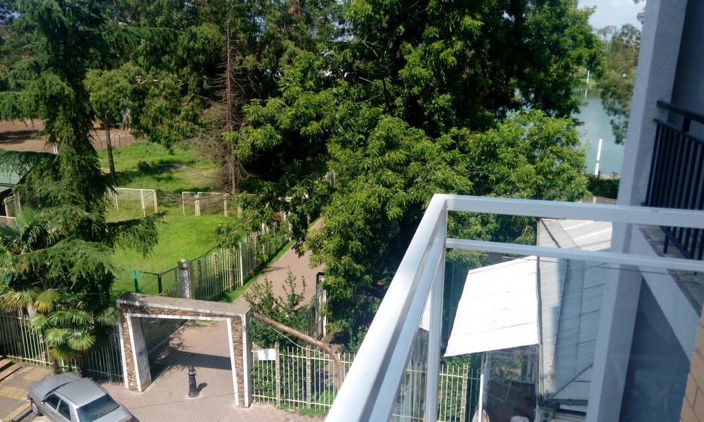 Apartament Gia バトゥーミ エクステリア 写真