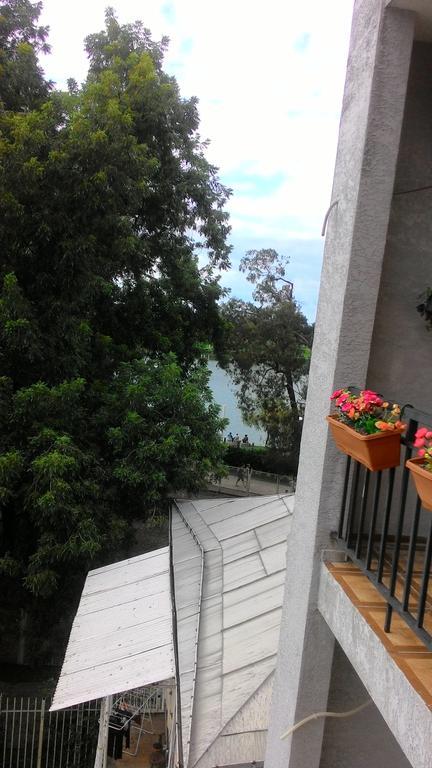 Apartament Gia バトゥーミ エクステリア 写真