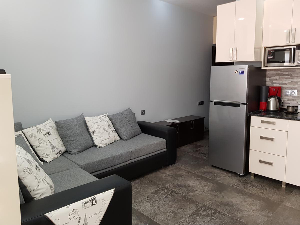 Apartament Gia バトゥーミ エクステリア 写真
