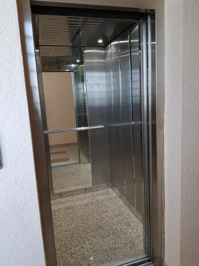 Apartament Gia バトゥーミ エクステリア 写真